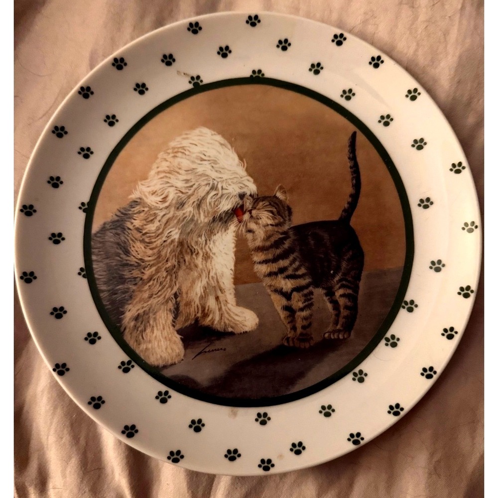 Vandor Lowell‎ Herrero 1986 Dog Cat Kiss Kissing Paw Print Decorative Plate